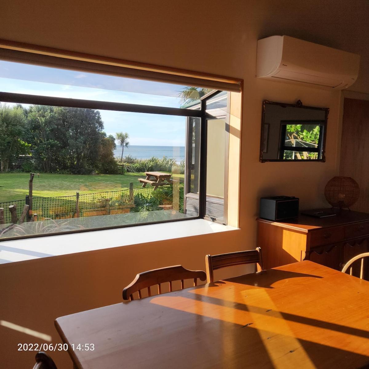 Beachfront Bliss - Your Parapara Seaside Retreat Exteriér fotografie